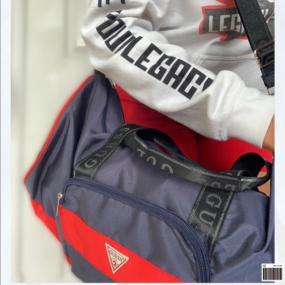 Style: Guess Duffel bag

Colourway: Navy blue/Black/Red

Condition:10/10
Size: M - Picture 2 of 7
